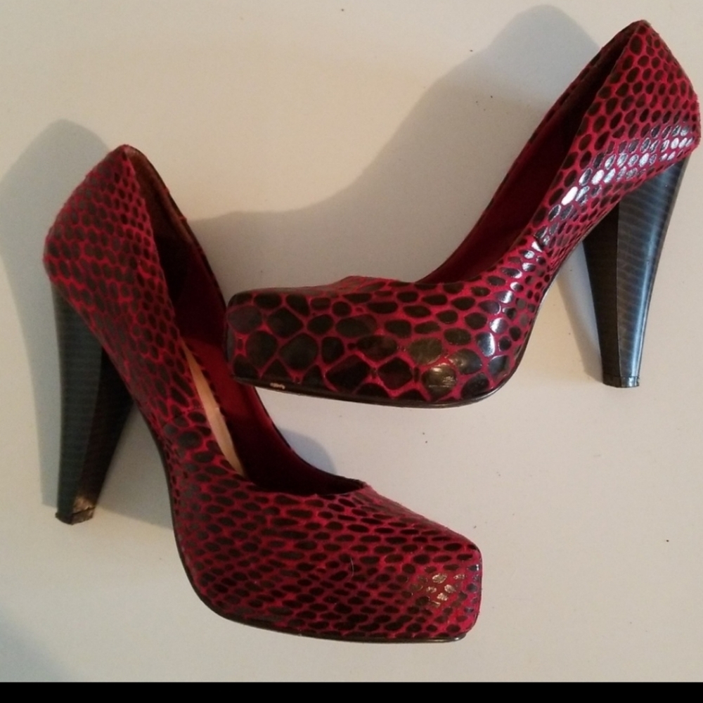 Rouge Helium Red and Black Heeled Boots